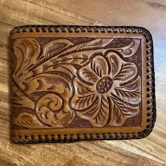 Vintage hand tooled leather unisex bifold - Picture 1 of 13